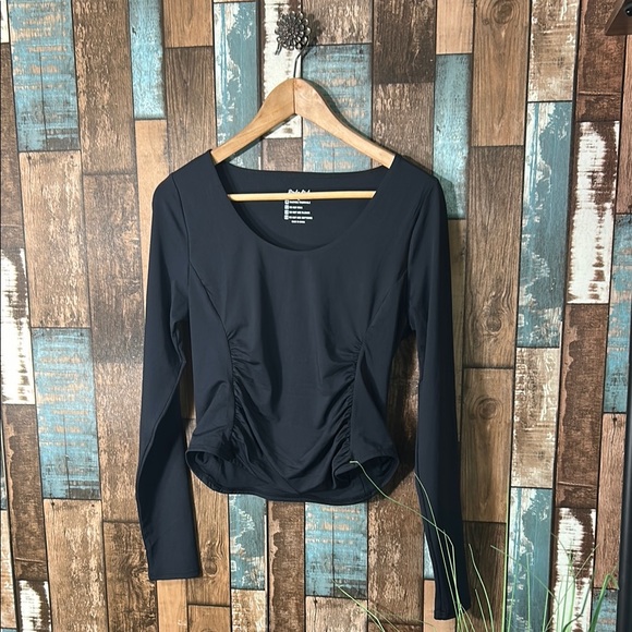 Black Long Sleeve slimming Top - Picture 1 of 11